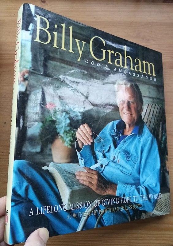 Billy Graham: God's Ambassador: A Lifelong Mission of Giving Hope to the World